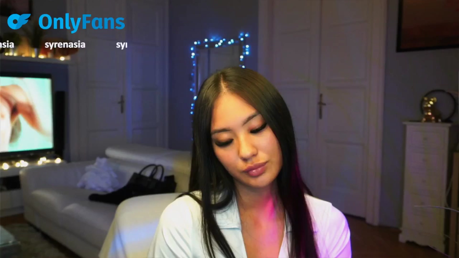 Gallery image thumbnail from MaiStream's myfreecams stream on, 09/15/2025, 18:22 image 18 of 20