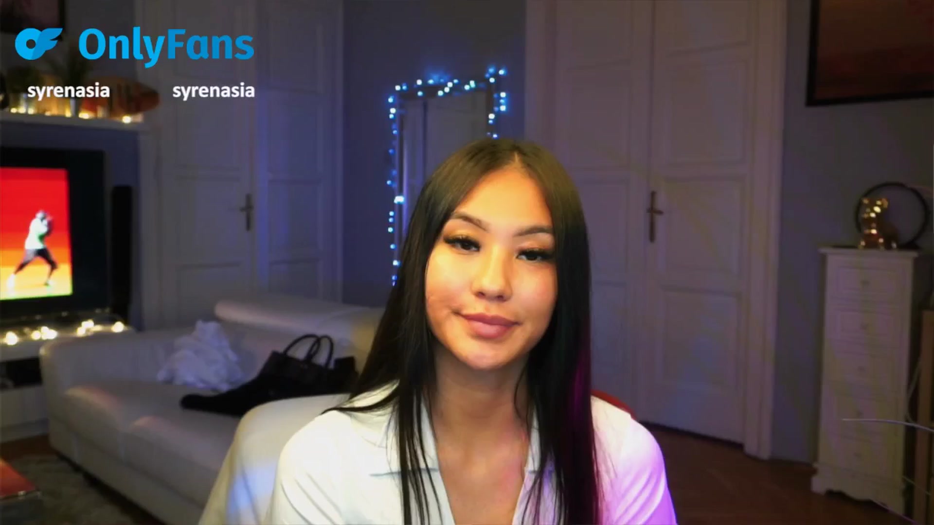 Gallery image thumbnail from MaiStream's myfreecams stream on, 09/15/2025, 18:22 image 16 of 20