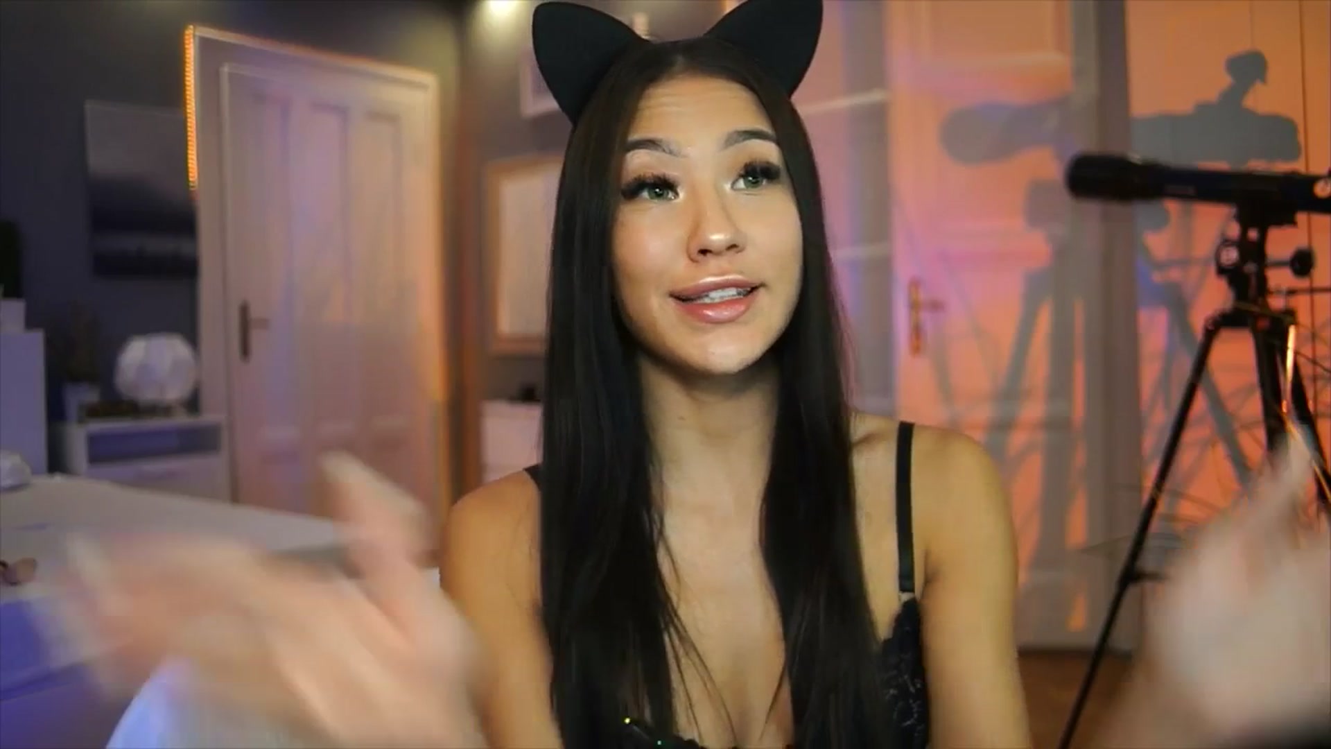 Gallery image thumbnail from MaiStream's myfreecams stream on, 10/31/2025, 16:41 image 12 of 20