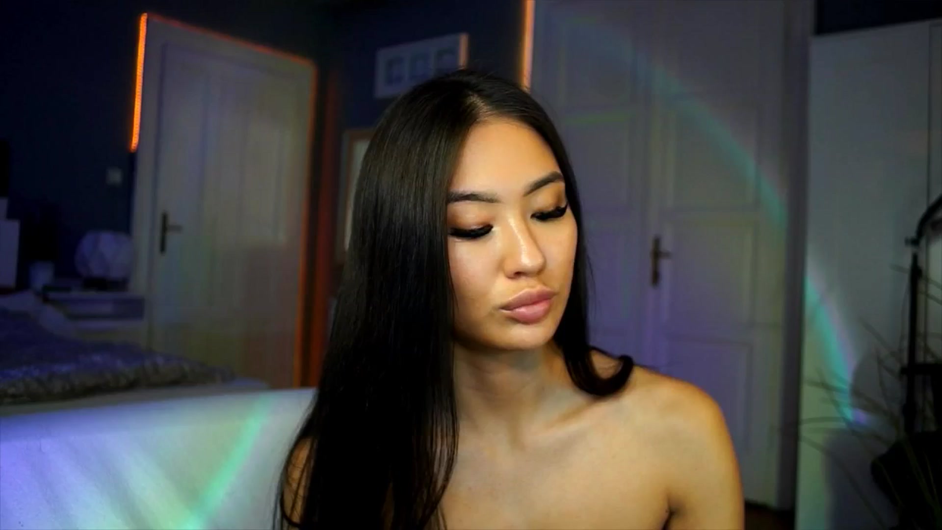 Gallery image thumbnail from MaiStream's myfreecams stream on, 11/16/2025, 18:21 image 3 of 20