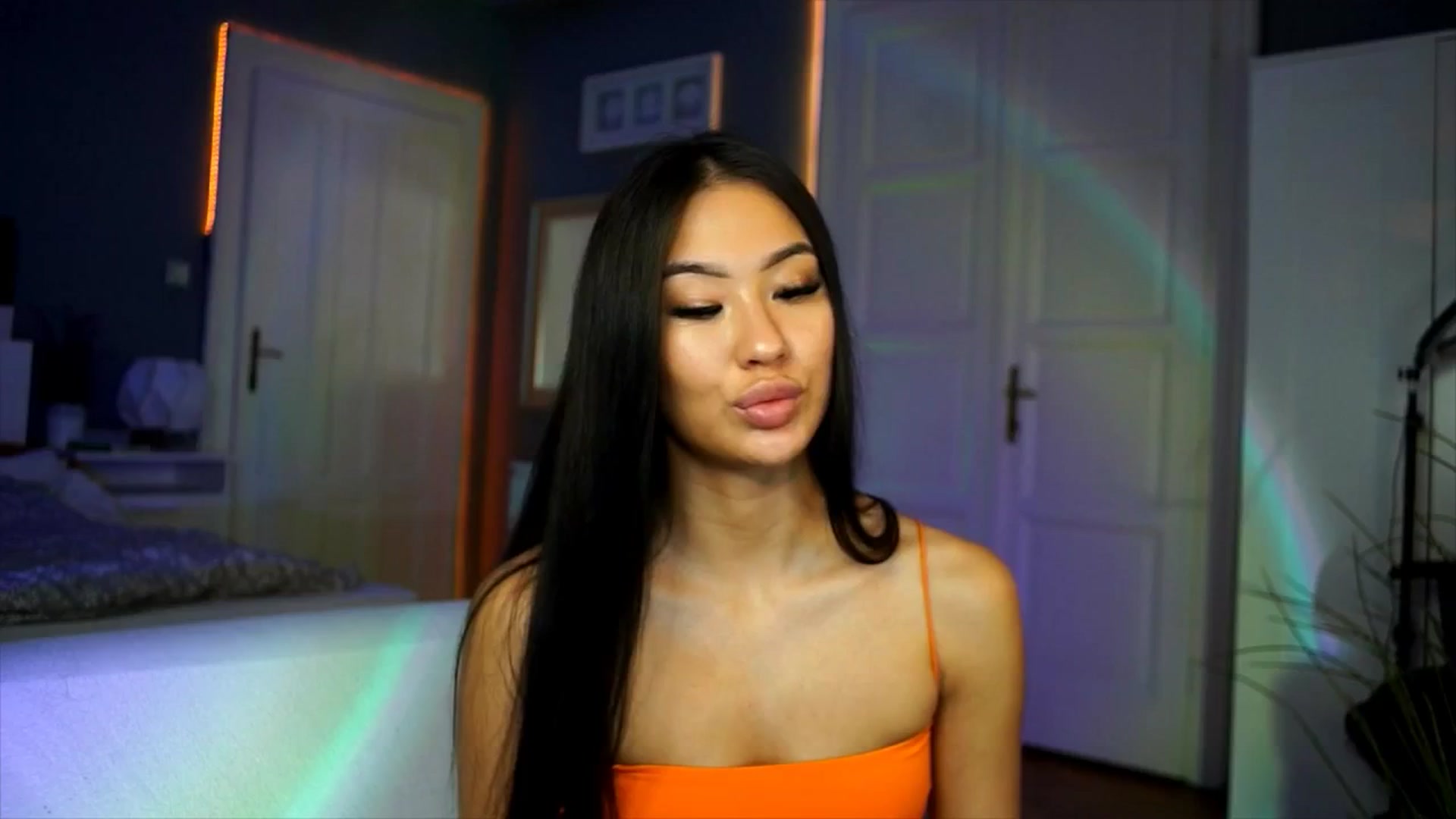 Gallery image thumbnail from MaiStream's myfreecams stream on, 11/16/2025, 18:21 image 17 of 20