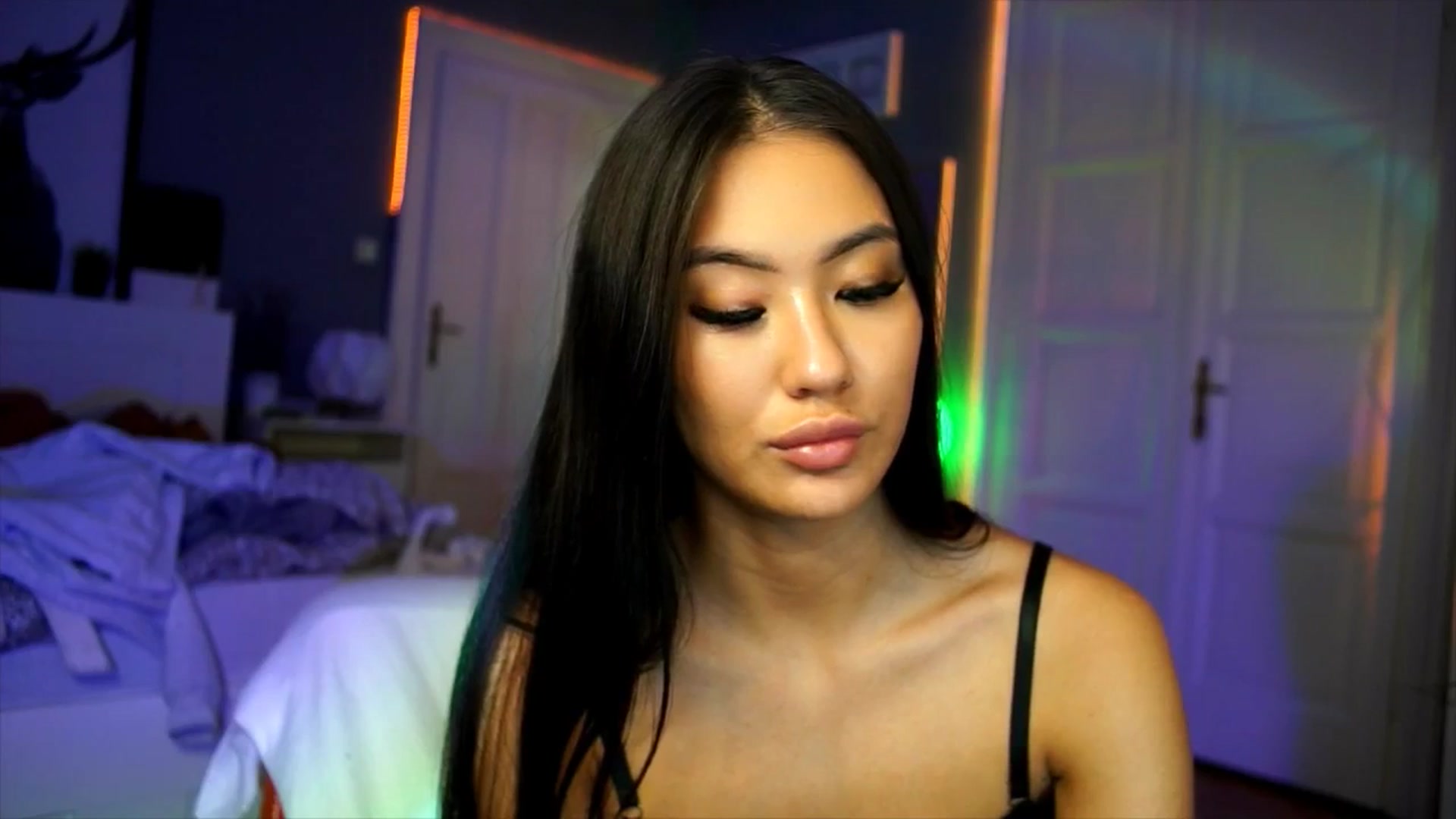 Gallery image thumbnail from MaiStream's myfreecams stream on, 11/17/2025, 23:30 image 15 of 20