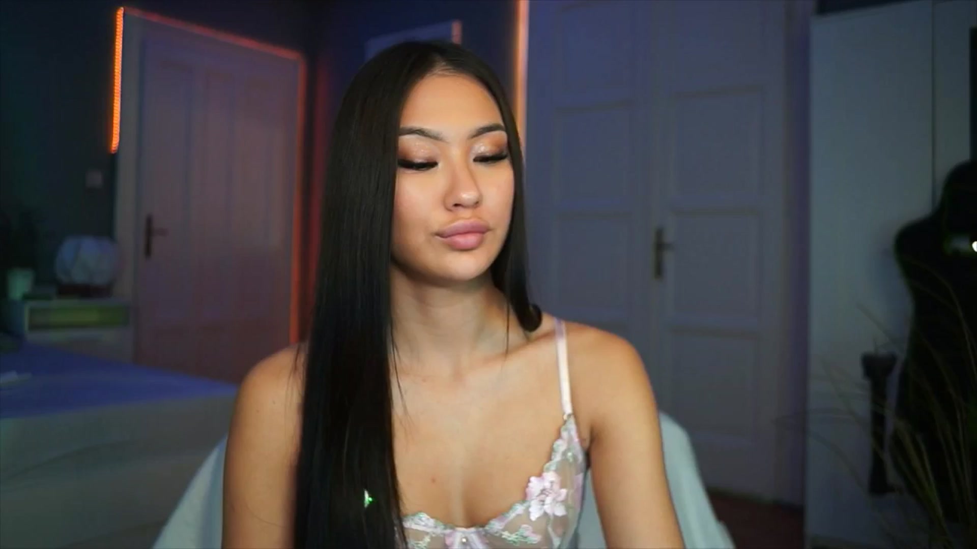 Gallery image thumbnail from MaiStream's myfreecams stream on, 12/01/2025, 22:54 image 4 of 20