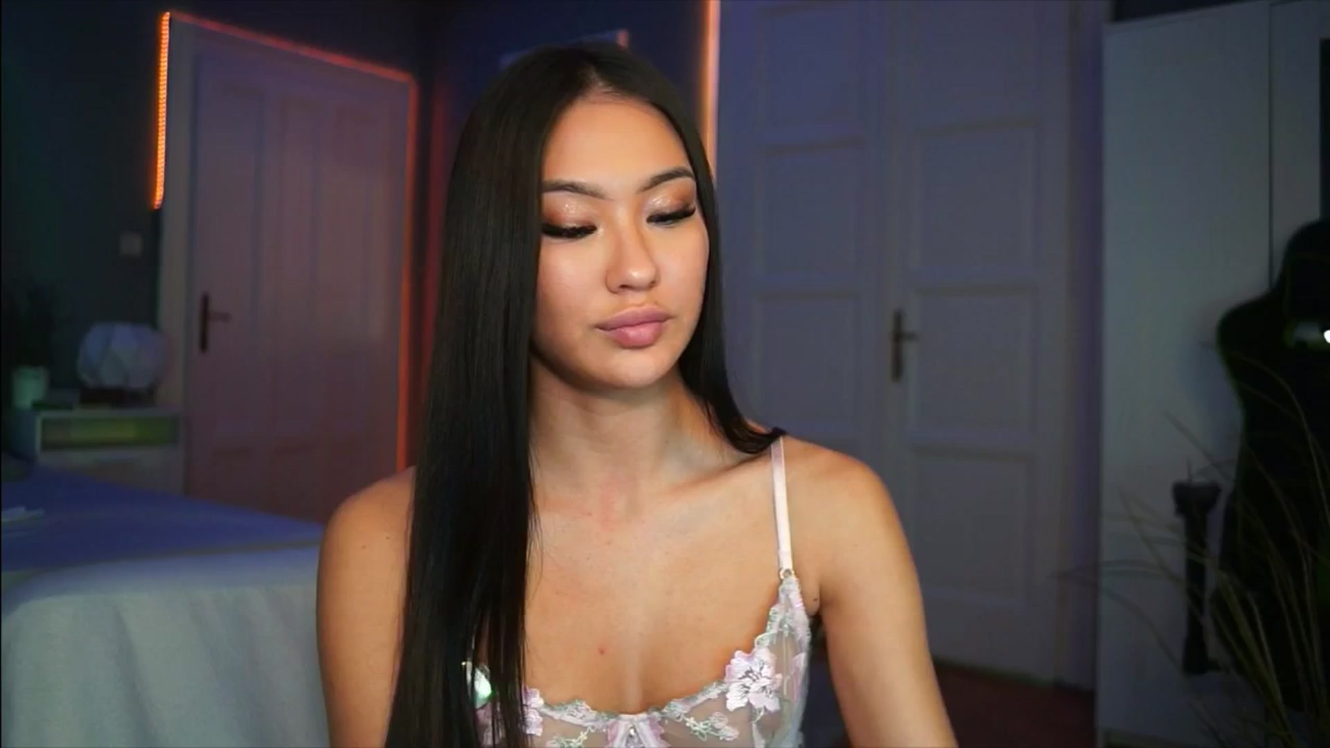 Gallery image thumbnail from MaiStream's myfreecams stream on, 12/02/2025, 24:02 image 18 of 20