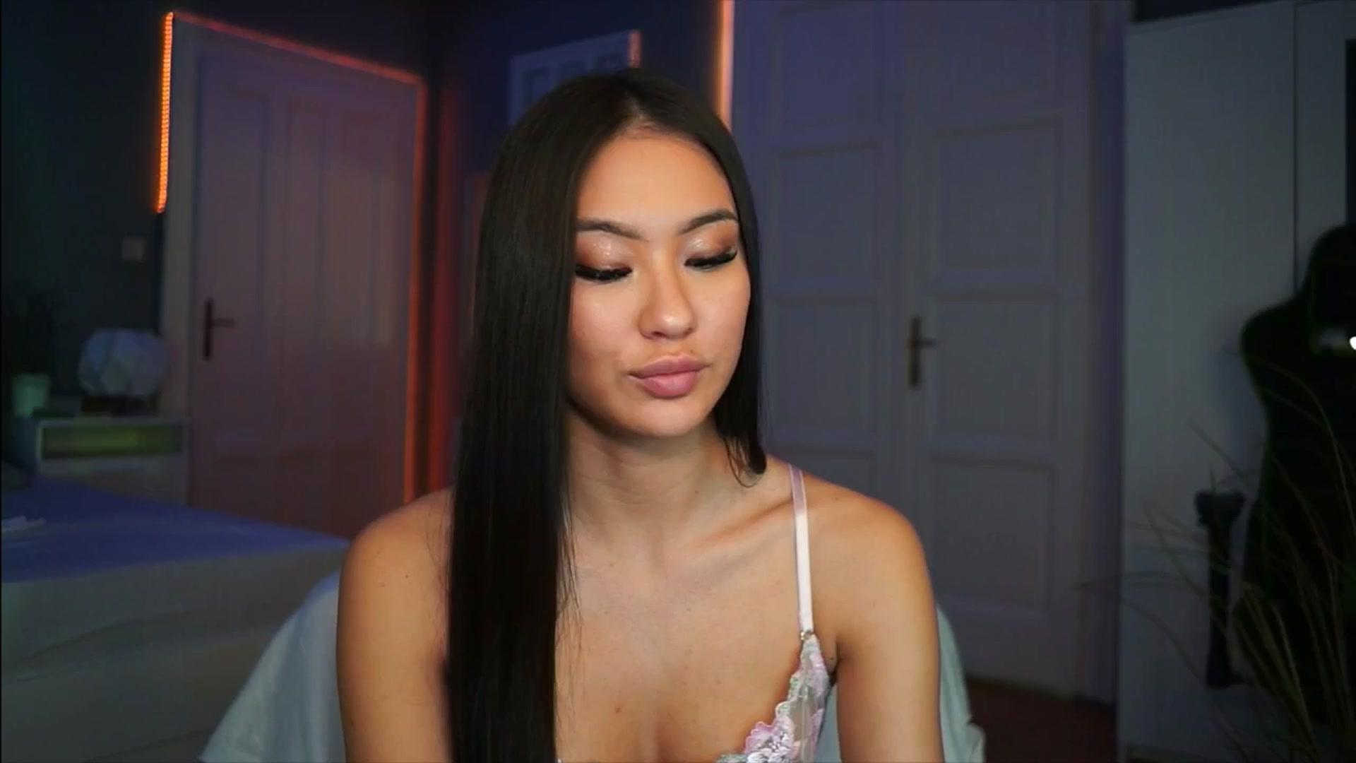 Gallery image thumbnail from MaiStream's myfreecams stream on, 12/02/2025, 24:02 image 7 of 20