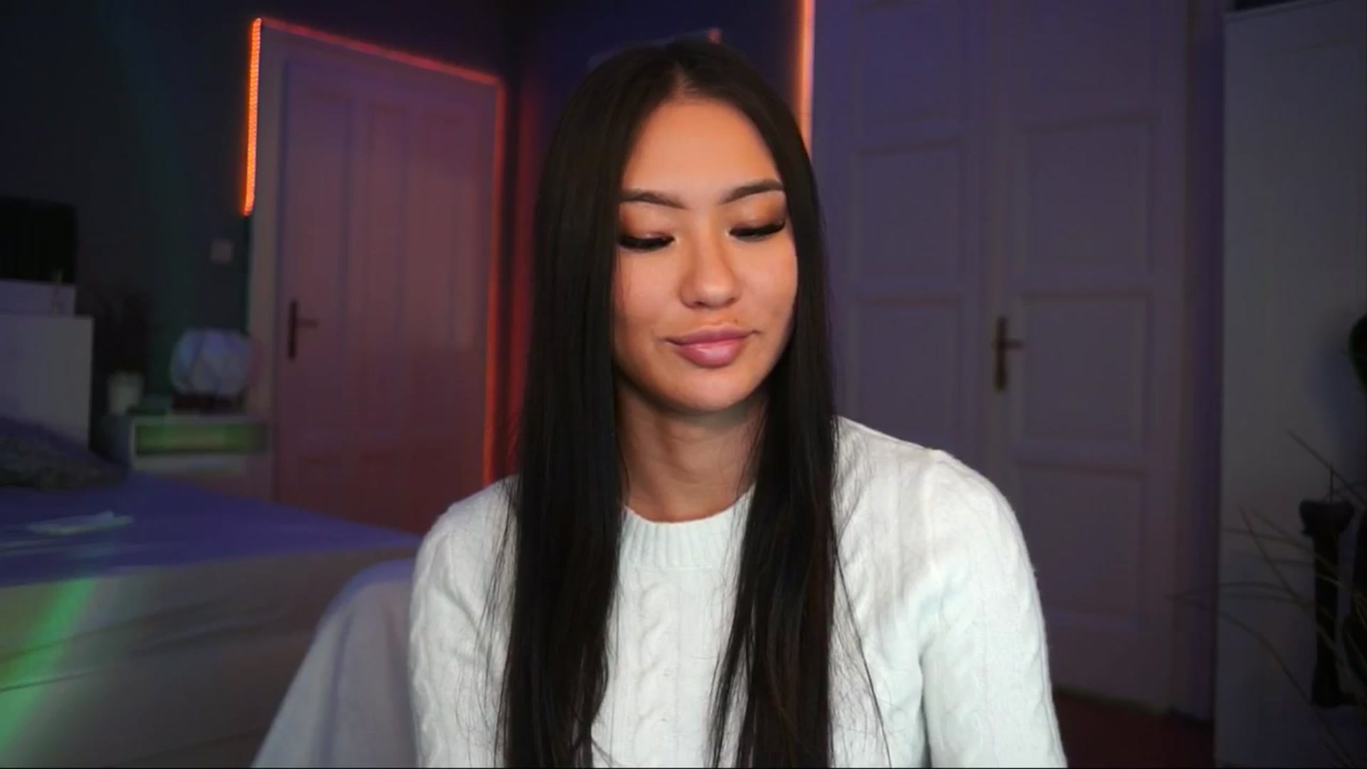 Gallery image thumbnail from MaiStream's myfreecams stream on, 12/03/2025, 20:51 image 17 of 20