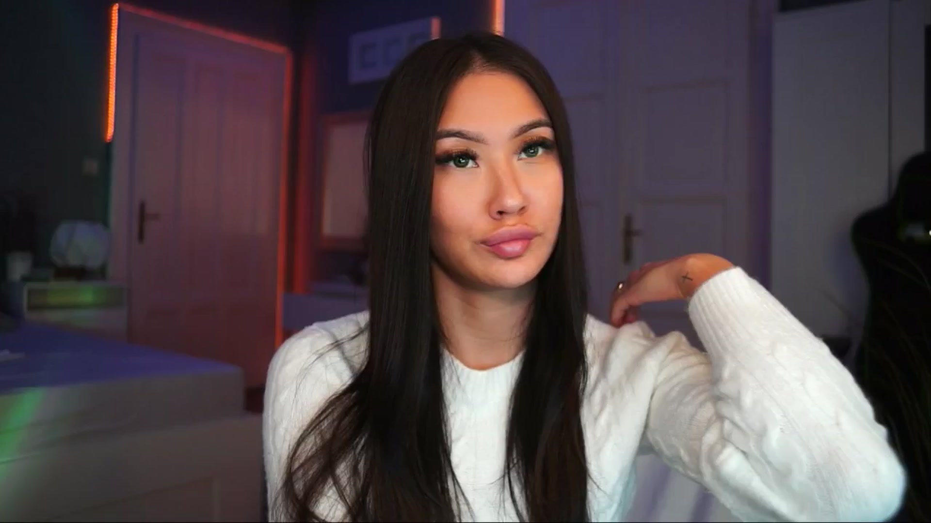 Gallery image thumbnail from MaiStream's myfreecams stream on, 12/03/2025, 22:21 image 8 of 20