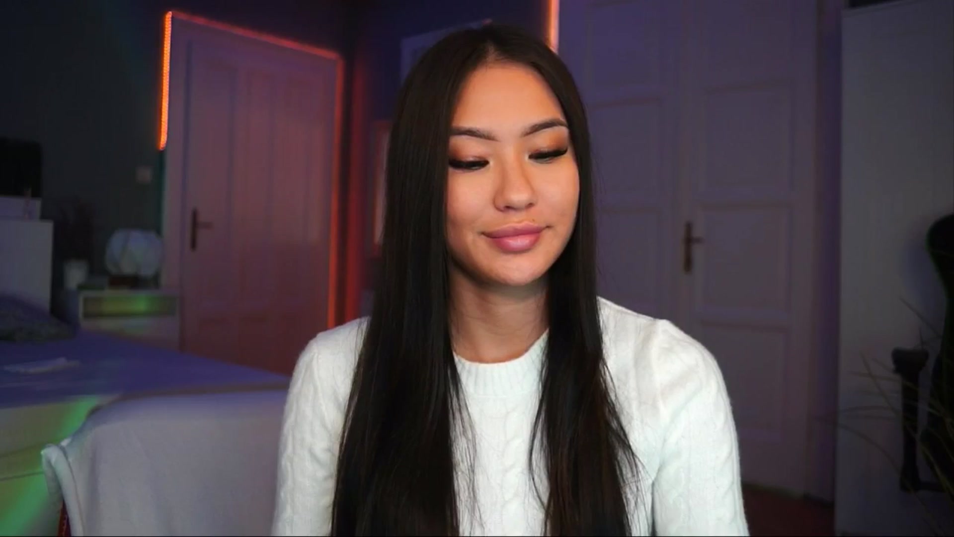 Gallery image thumbnail from MaiStream's myfreecams stream on, 12/03/2025, 23:04 image 10 of 20