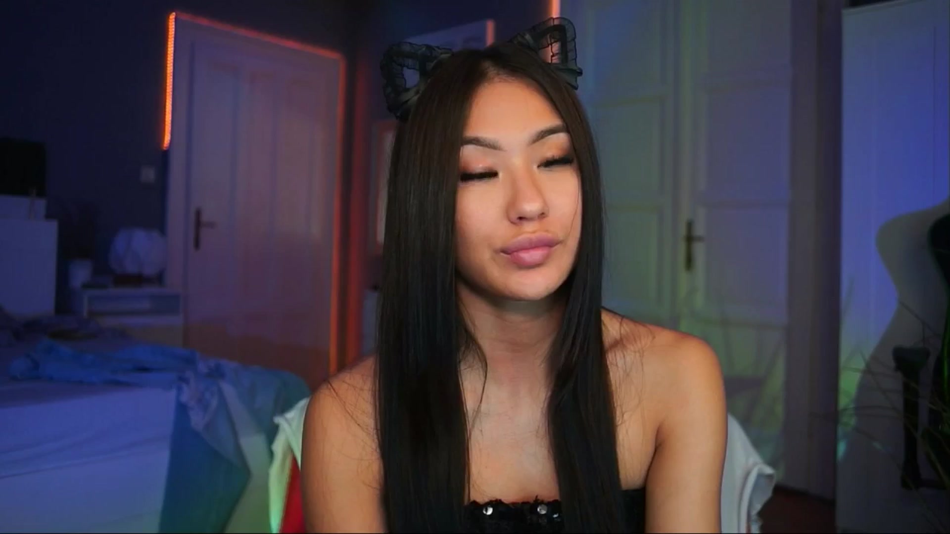 Gallery image thumbnail from MaiStream's myfreecams stream on, 12/04/2025, 22:53 image 15 of 20