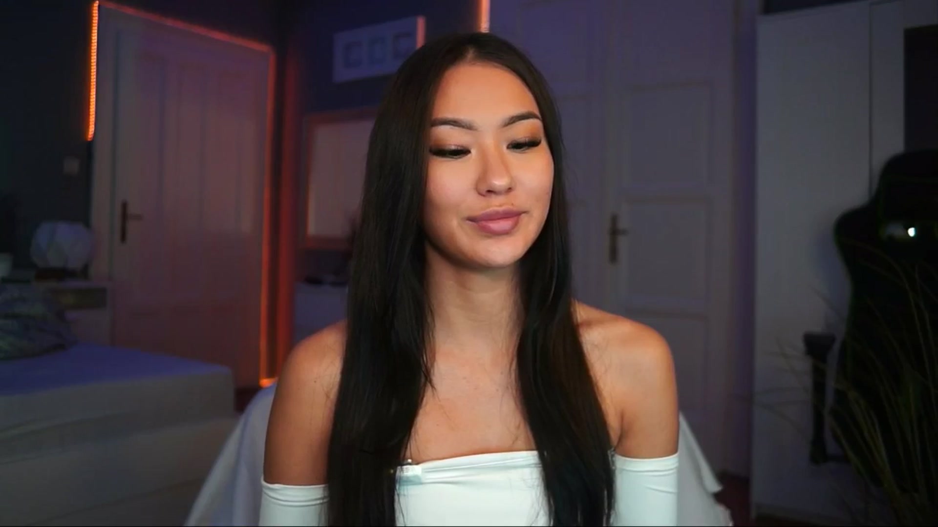 Gallery image thumbnail from MaiStream's myfreecams stream on, 12/06/2025, 19:46 image 12 of 20