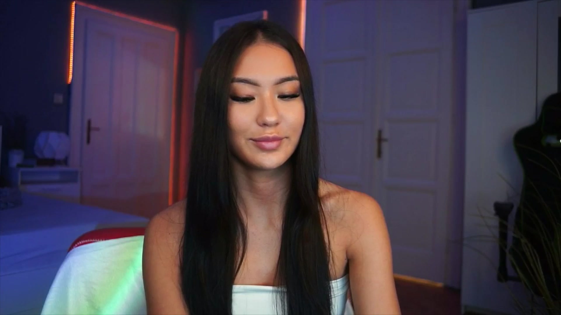 Gallery image thumbnail from MaiStream's myfreecams stream on, 12/07/2025, 22:16 image 19 of 20