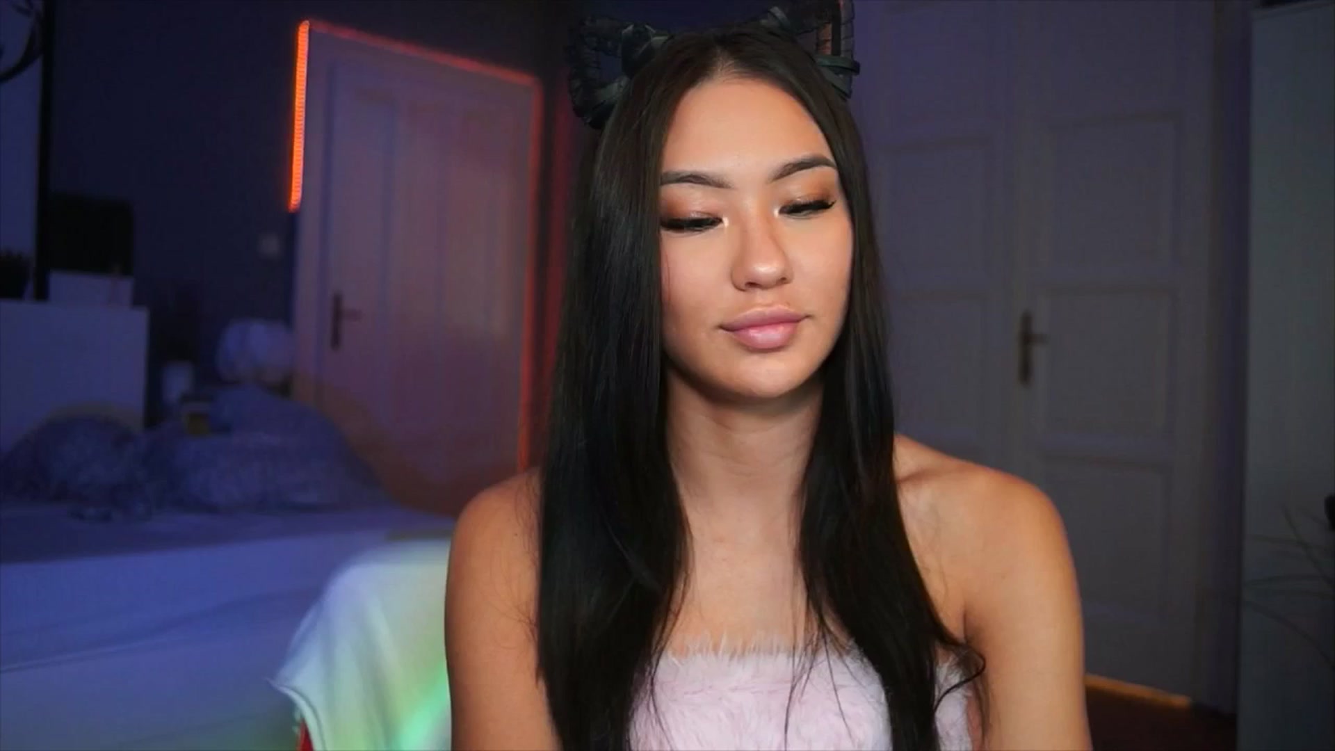 Gallery image thumbnail from MaiStream's myfreecams stream on, 12/08/2025, 20:33 image 2 of 20