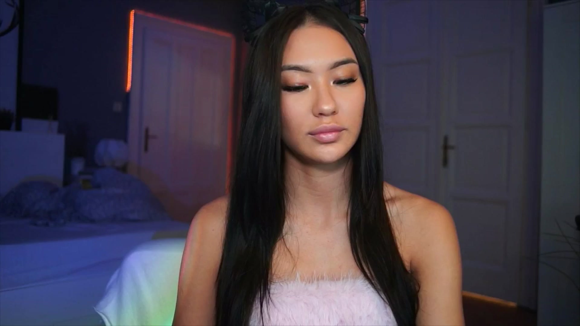 Gallery image thumbnail from MaiStream's myfreecams stream on, 12/08/2025, 20:33 image 14 of 20