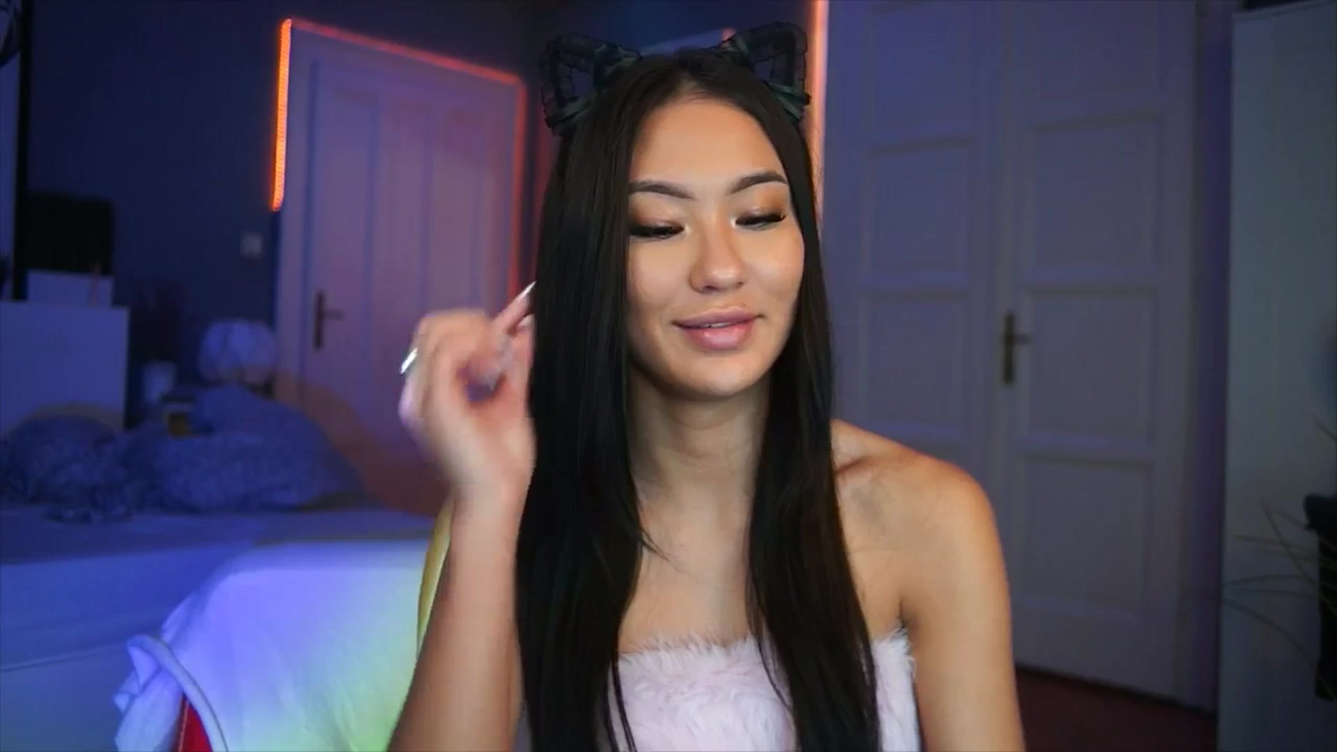 Gallery image thumbnail from MaiStream's myfreecams stream on, 12/08/2025, 22:57 image 15 of 20
