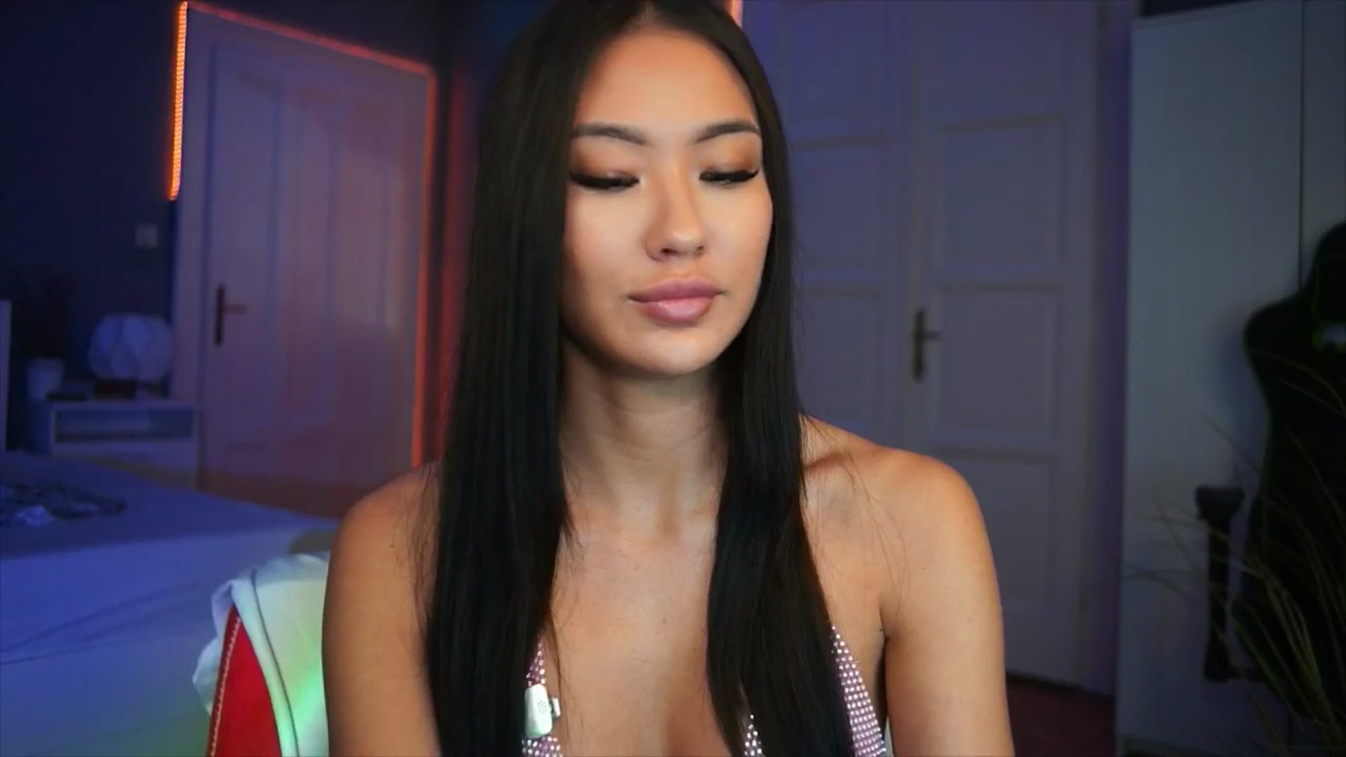 Gallery image thumbnail from MaiStream's myfreecams stream on, 12/10/2025, 21:04 image 16 of 20