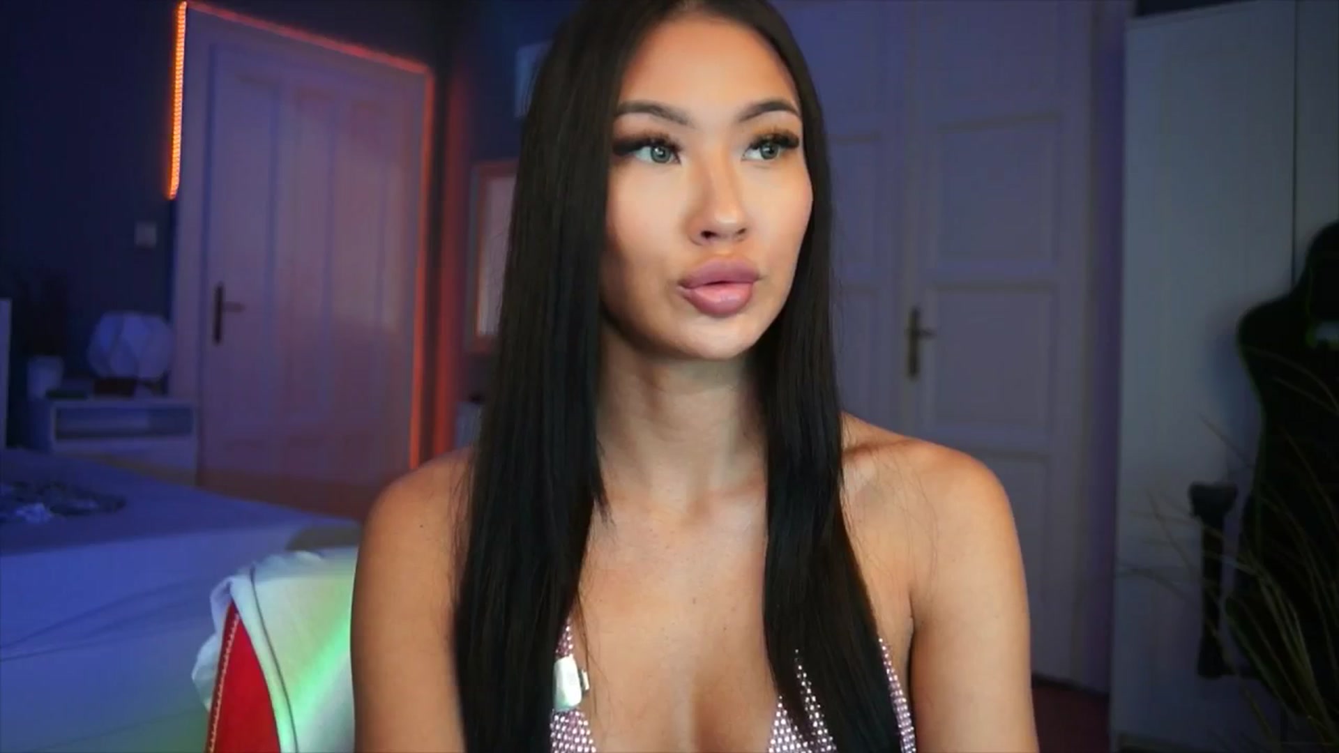 Gallery image thumbnail from MaiStream's myfreecams stream on, 12/10/2025, 21:04 image 15 of 20