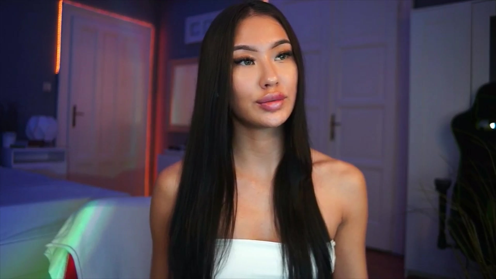 Gallery image thumbnail from MaiStream's myfreecams stream on, 12/11/2025, 21:21 image 17 of 20