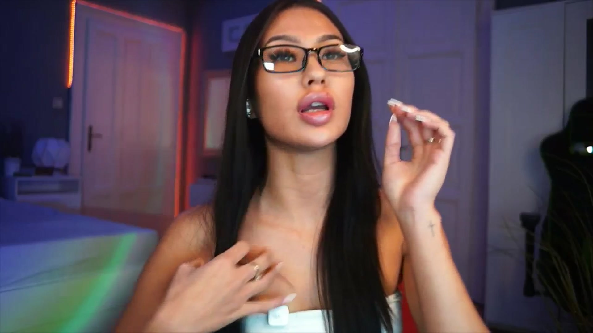 Gallery image thumbnail from MaiStream's myfreecams stream on, 12/11/2025, 21:21 image 7 of 20