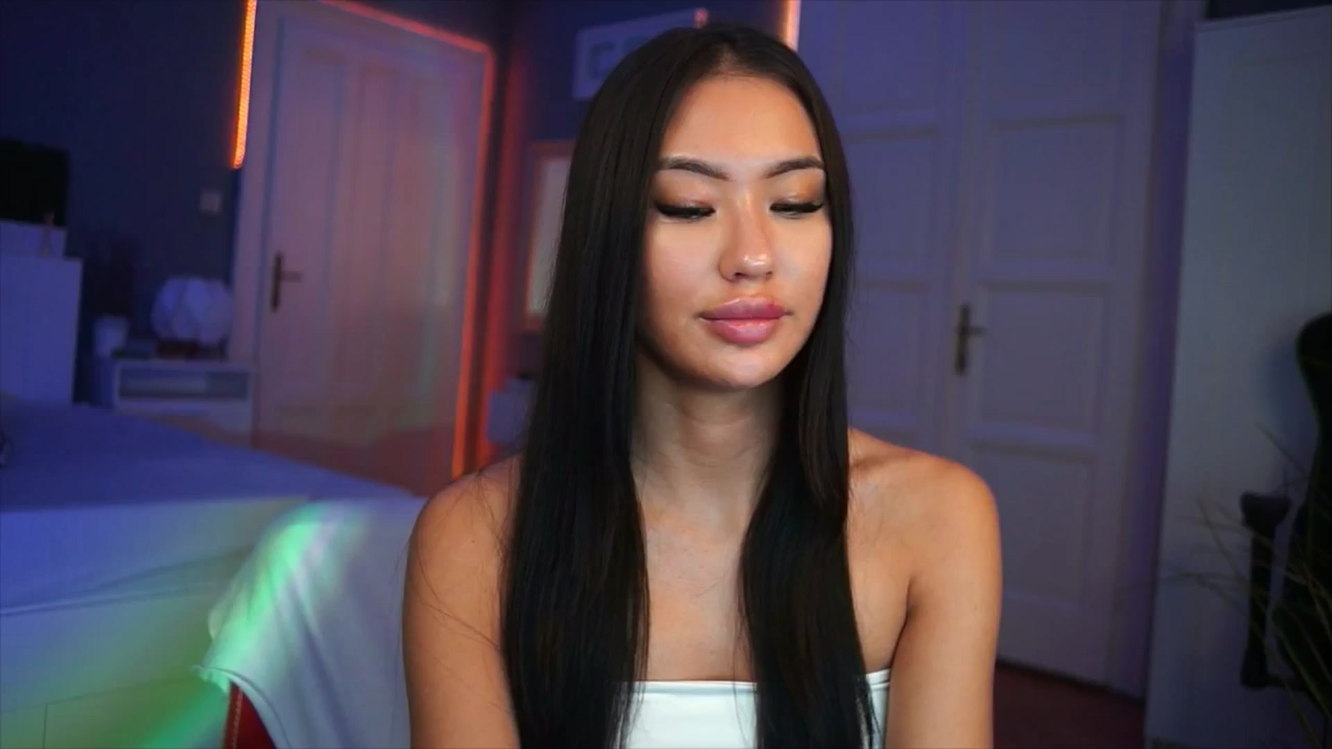 Gallery image thumbnail from MaiStream's myfreecams stream on, 12/12/2025, 24:00 image 14 of 20