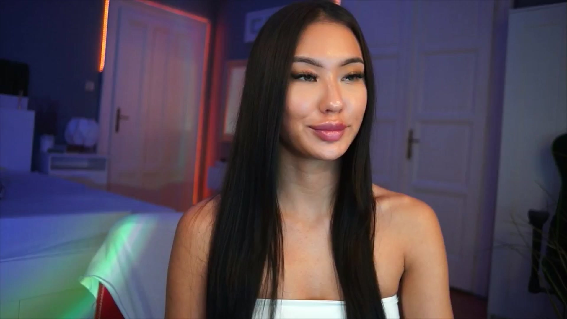 Gallery image thumbnail from MaiStream's myfreecams stream on, 12/12/2025, 24:00 image 5 of 20
