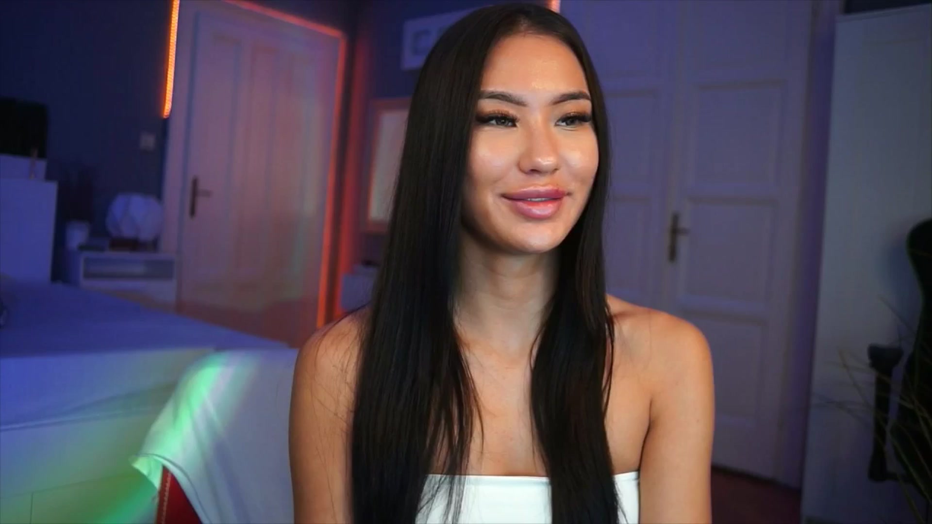 Gallery image thumbnail from MaiStream's myfreecams stream on, 12/12/2025, 24:00 image 7 of 20