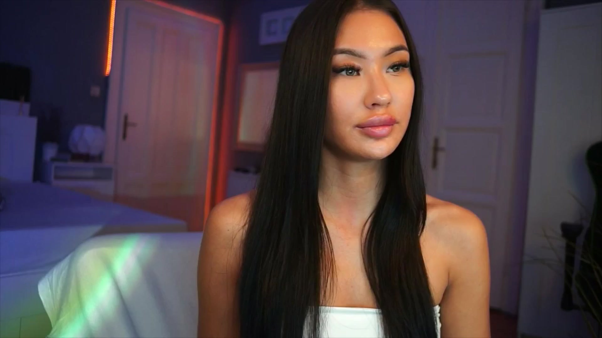 Gallery image thumbnail from MaiStream's myfreecams stream on, 12/12/2025, 24:00 image 17 of 20