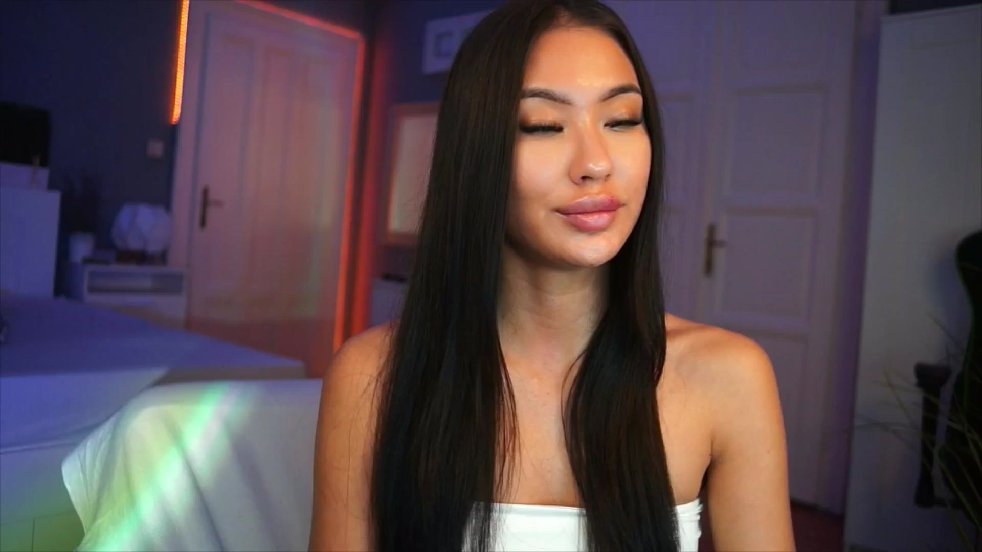 Gallery image thumbnail from MaiStream's myfreecams stream on, 12/12/2025, 24:00 image 19 of 20