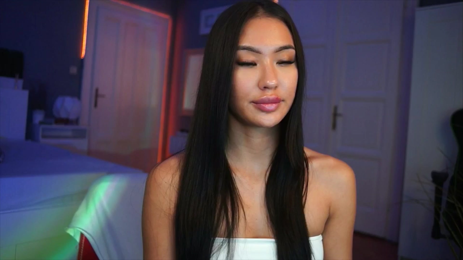 Gallery image thumbnail from MaiStream's myfreecams stream on, 12/12/2025, 24:00 image 8 of 20