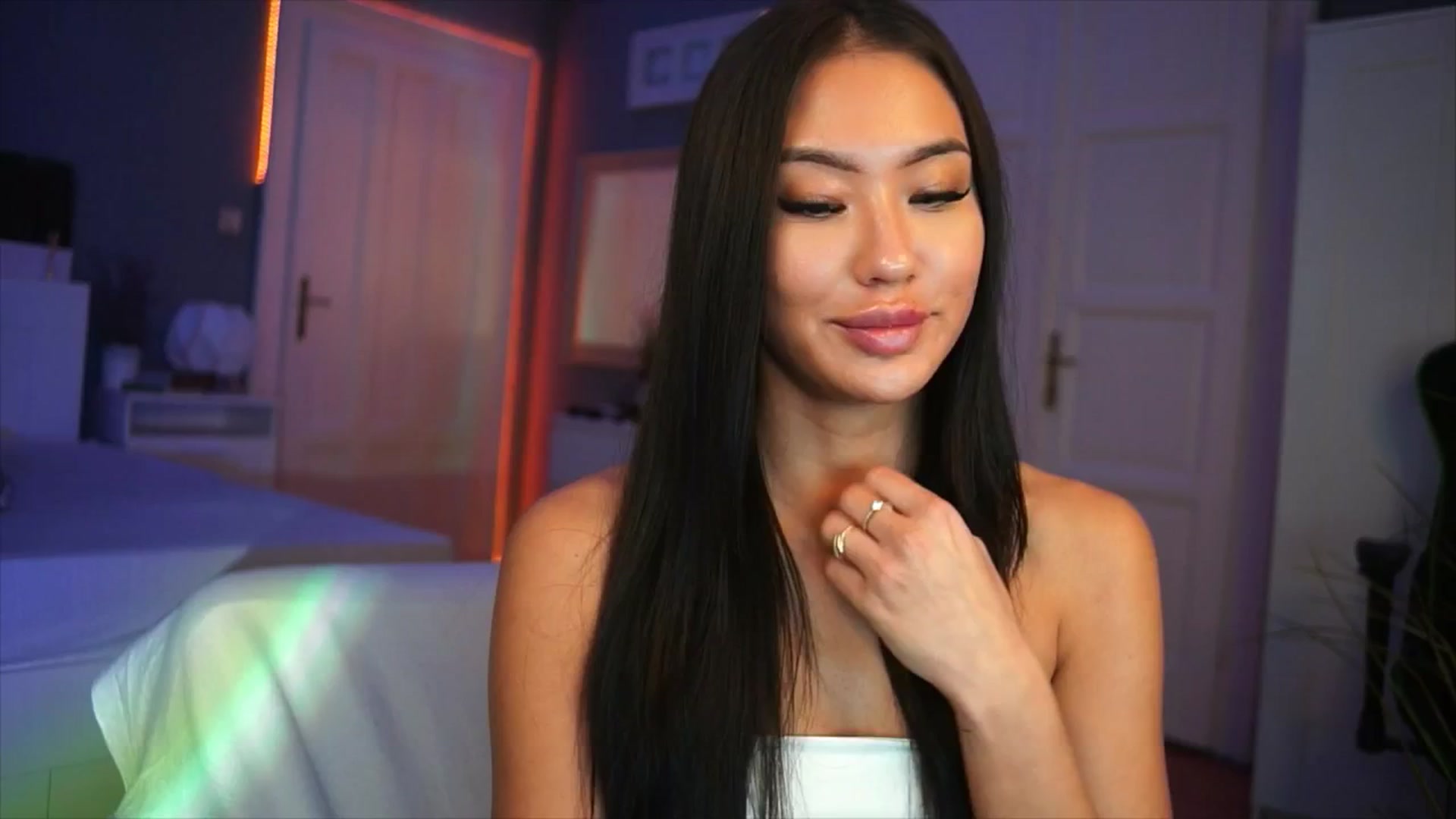 Gallery image thumbnail from MaiStream's myfreecams stream on, 12/12/2025, 24:00 image 16 of 20
