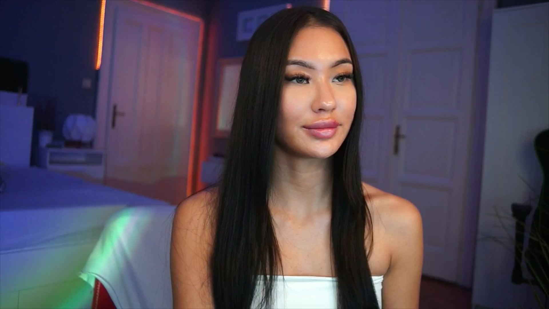 Gallery image thumbnail from MaiStream's myfreecams stream on, 12/12/2025, 24:00 image 10 of 20