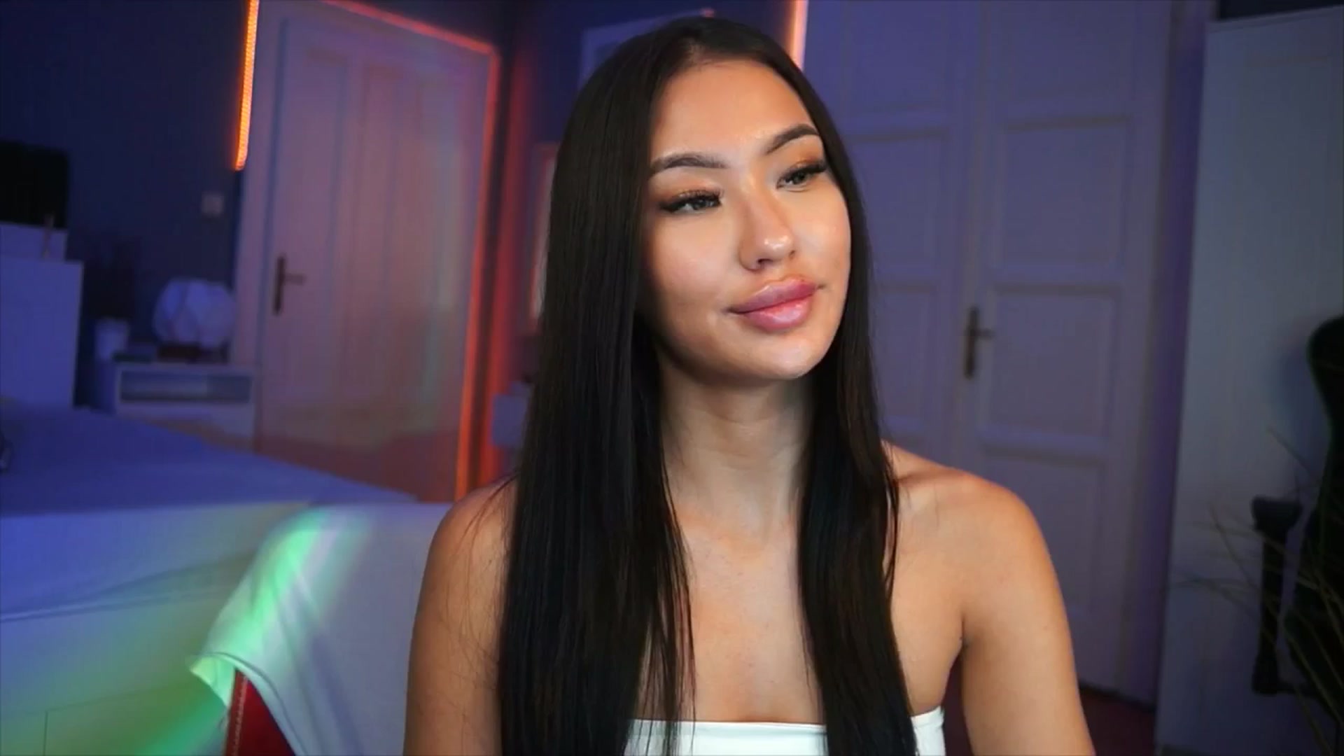 Gallery image thumbnail from MaiStream's myfreecams stream on, 12/12/2025, 24:00 image 6 of 20