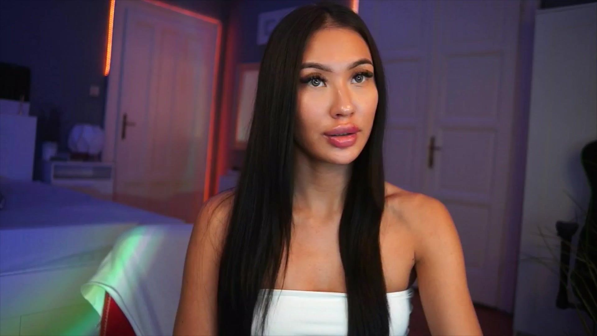 Gallery image thumbnail from MaiStream's myfreecams stream on, 12/12/2025, 24:00 image 1 of 20