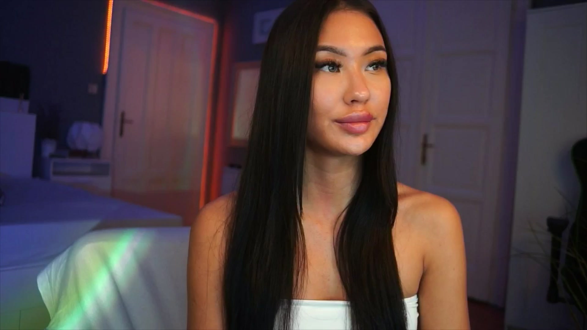 Gallery image thumbnail from MaiStream's myfreecams stream on, 12/12/2025, 24:00 image 18 of 20