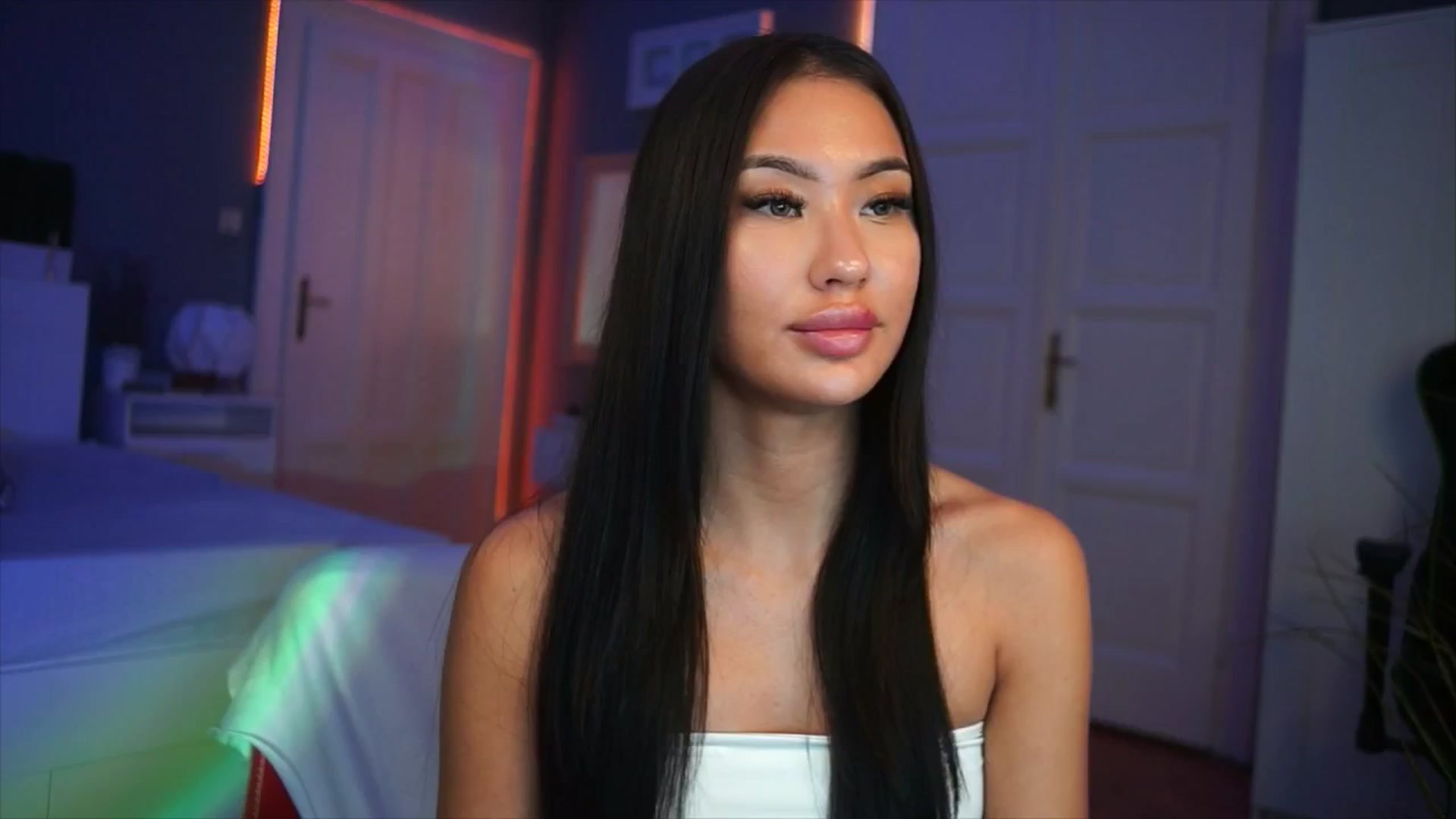 Gallery image thumbnail from MaiStream's myfreecams stream on, 12/12/2025, 24:00 image 13 of 20