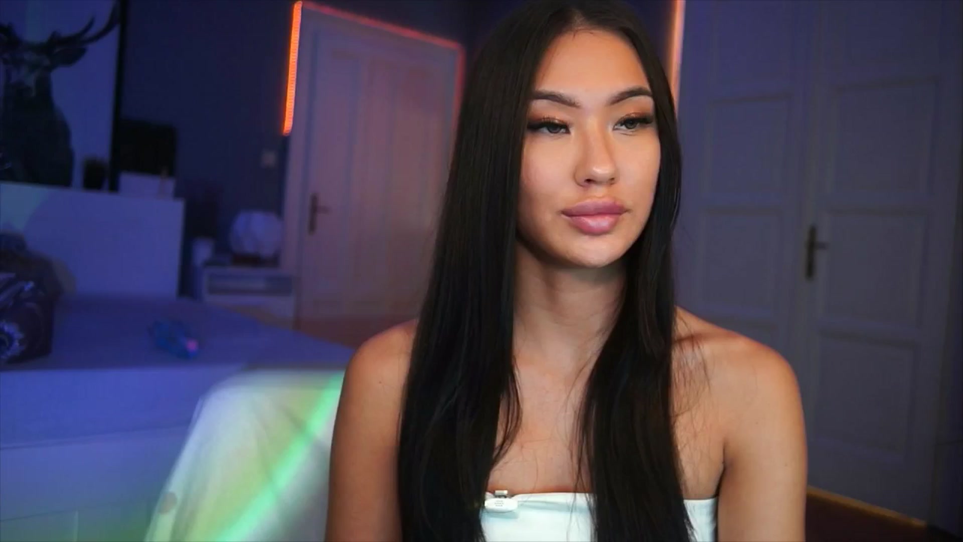 Gallery image thumbnail from MaiStream's myfreecams stream on, 12/12/2025, 23:19 image 2 of 20