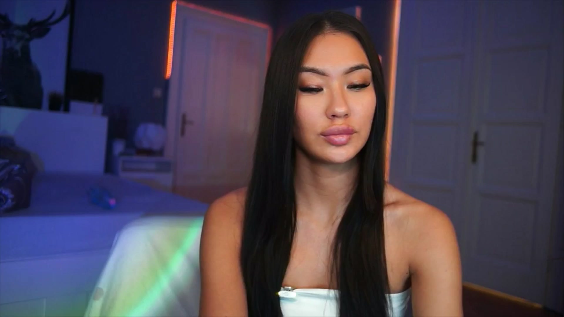 Gallery image thumbnail from MaiStream's myfreecams stream on, 12/12/2025, 23:19 image 6 of 20