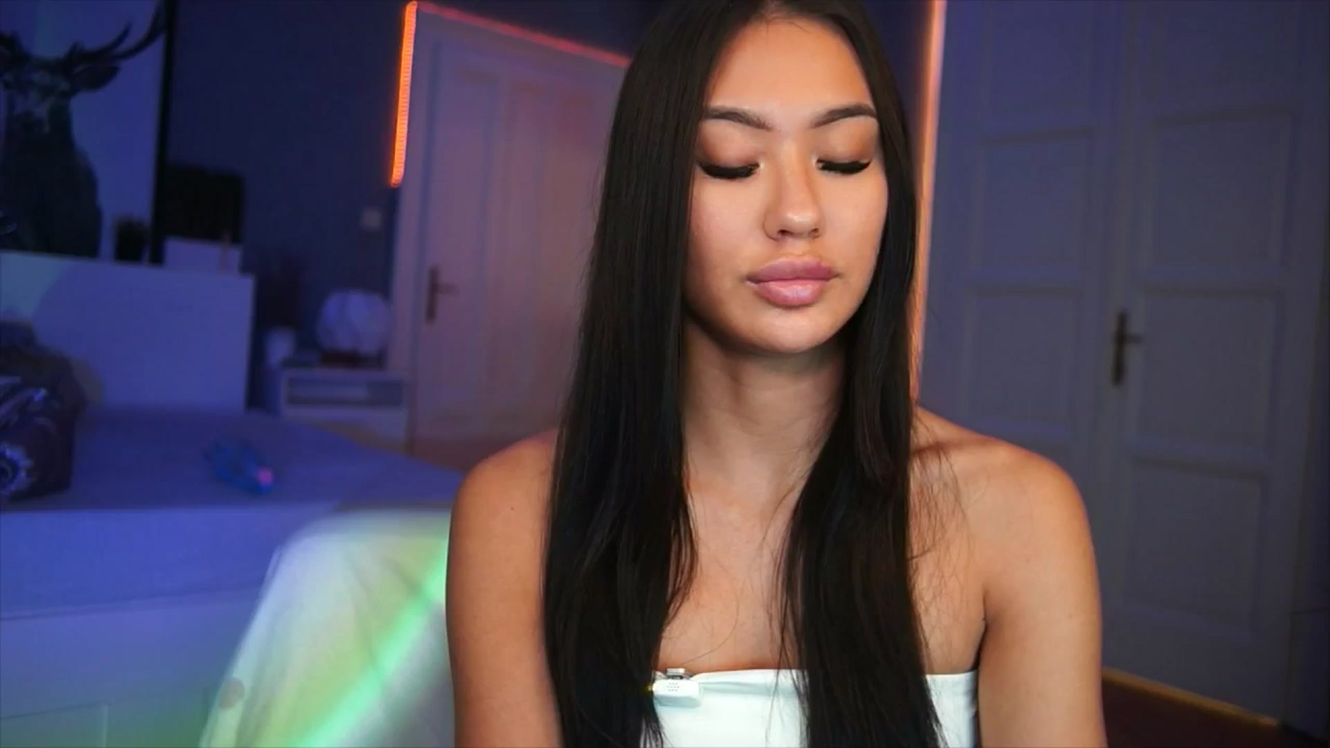 Gallery image thumbnail from MaiStream's myfreecams stream on, 12/12/2025, 23:19 image 1 of 20