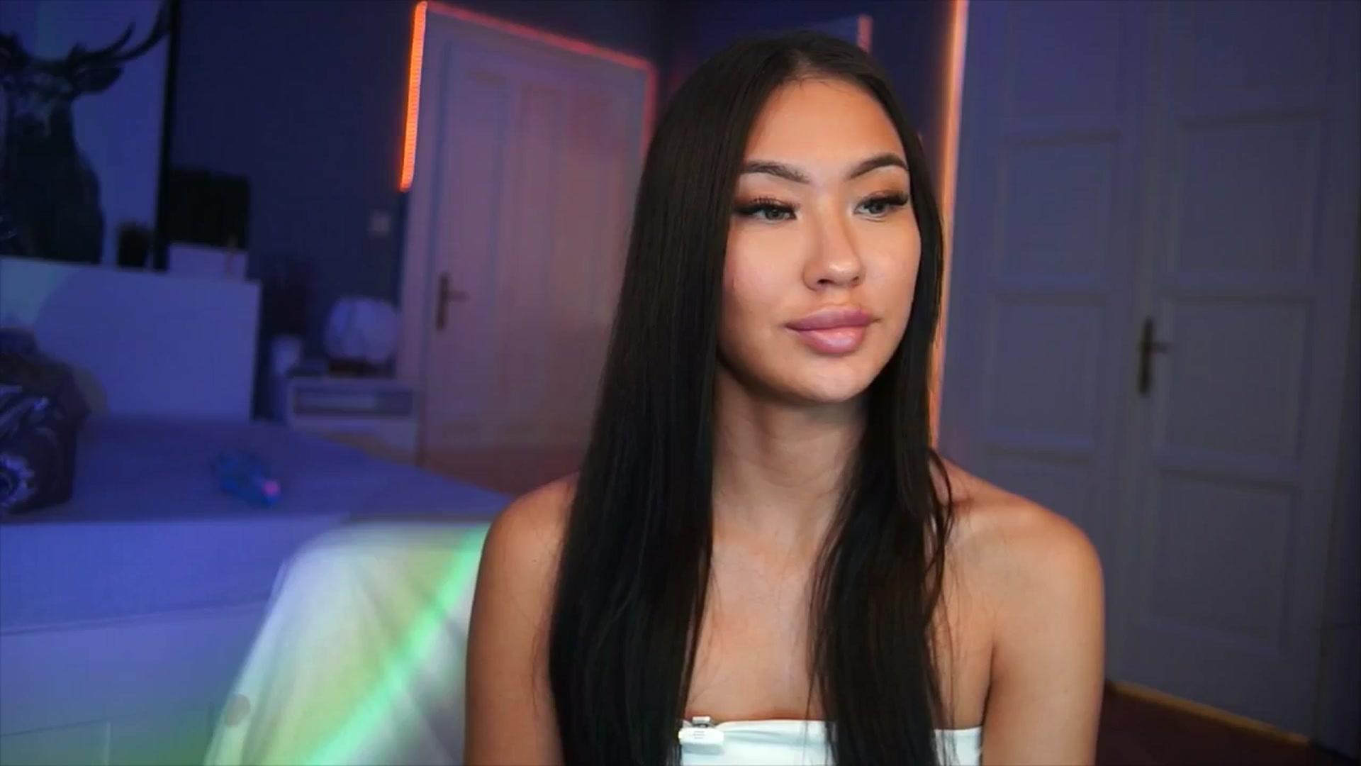 Gallery image thumbnail from MaiStream's myfreecams stream on, 12/12/2025, 23:19 image 18 of 20