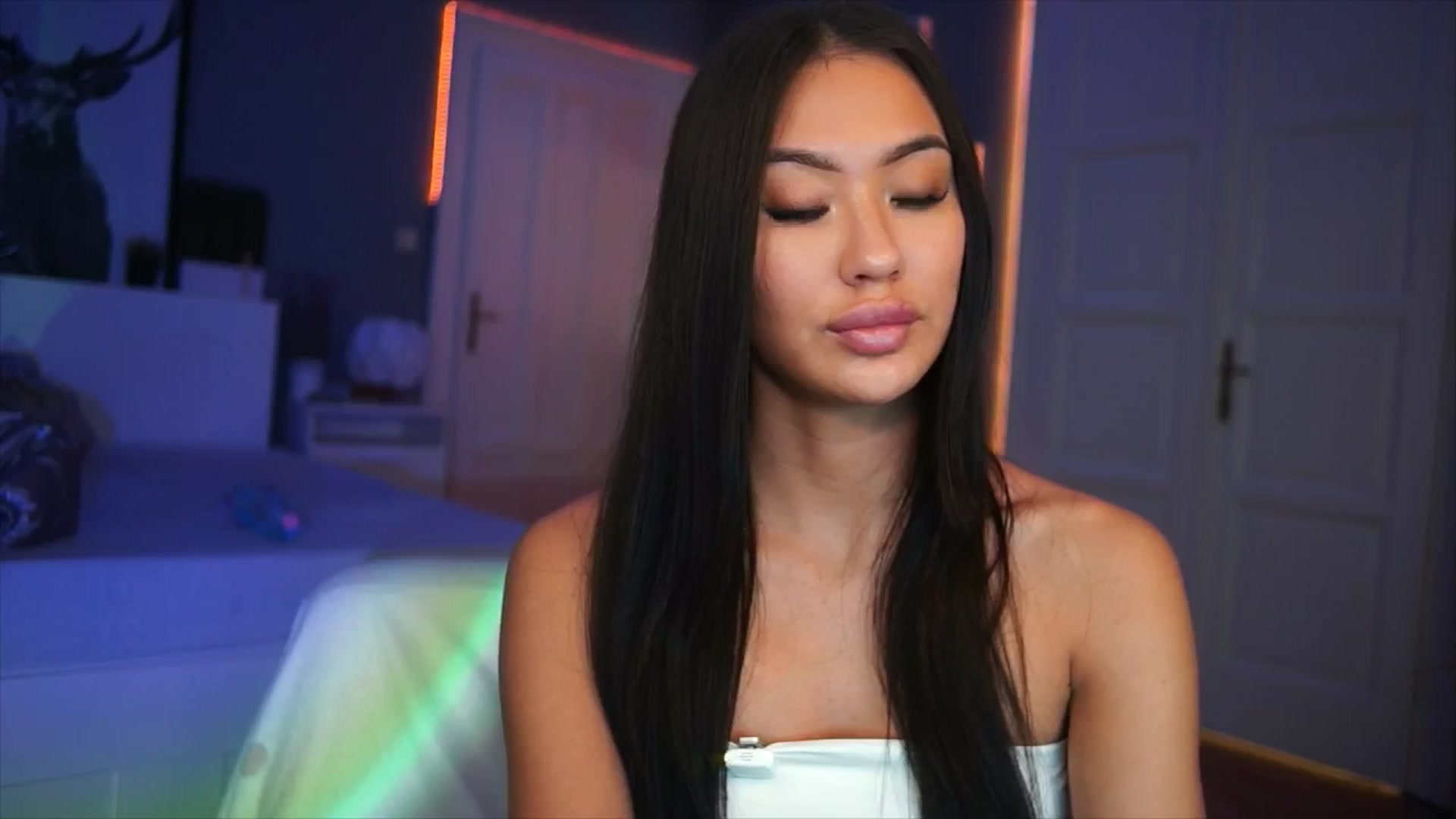 Gallery image thumbnail from MaiStream's myfreecams stream on, 12/12/2025, 23:19 image 11 of 20
