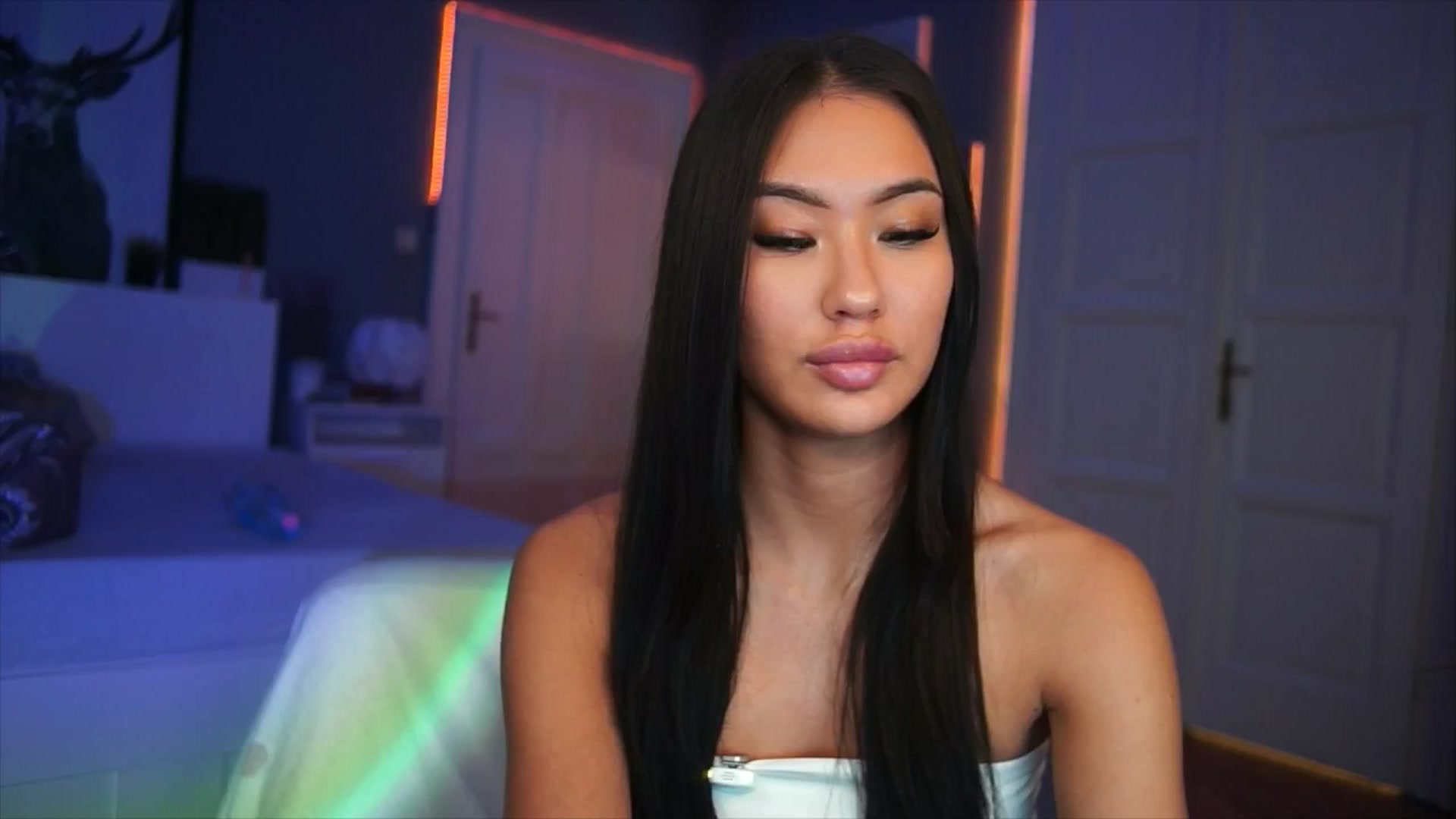 Gallery image thumbnail from MaiStream's myfreecams stream on, 12/12/2025, 23:19 image 5 of 20