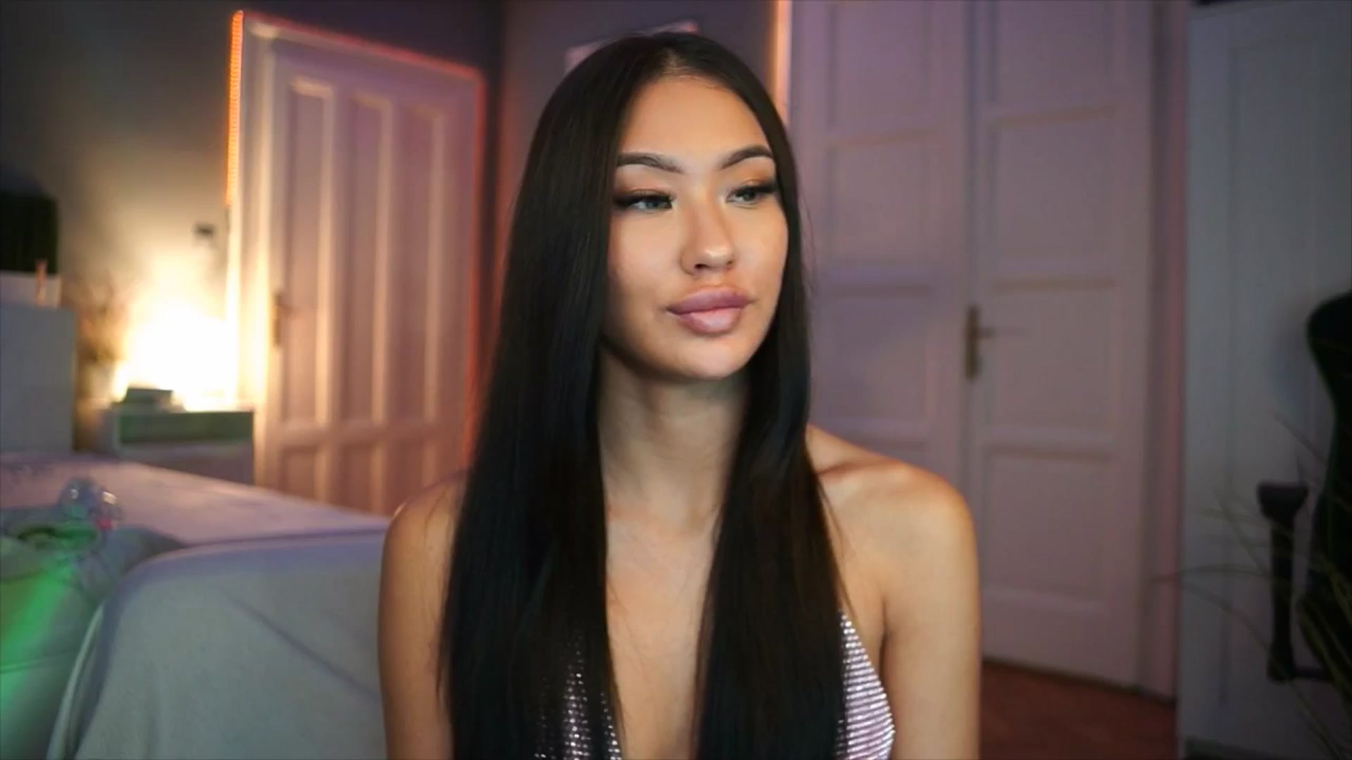 Gallery image thumbnail from MaiStream's myfreecams stream on, 12/14/2025, 24:02 image 4 of 20