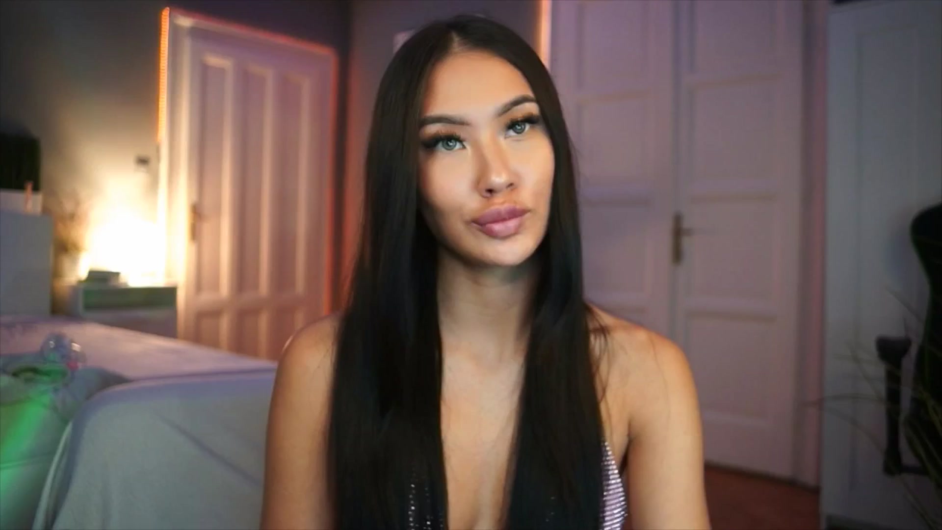 Gallery image thumbnail from MaiStream's myfreecams stream on, 12/14/2025, 24:02 image 1 of 20