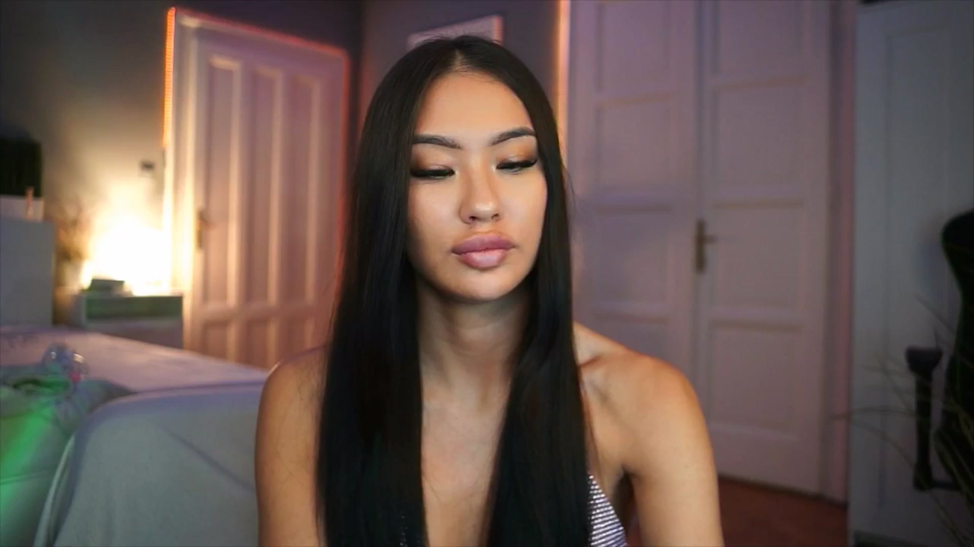 Gallery image thumbnail from MaiStream's myfreecams stream on, 12/14/2025, 24:02 image 2 of 20