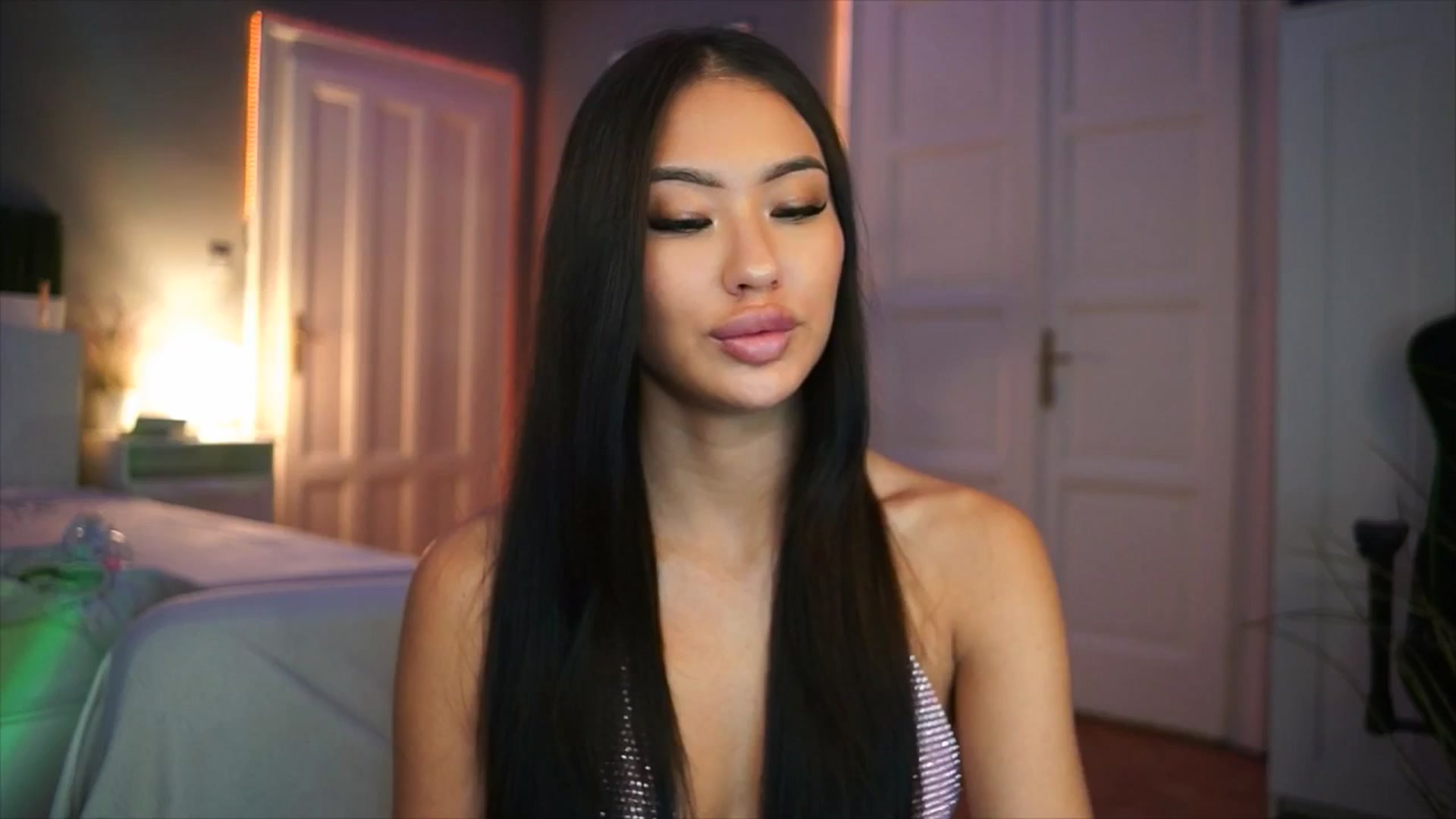 Gallery image thumbnail from MaiStream's myfreecams stream on, 12/14/2025, 24:02 image 6 of 20