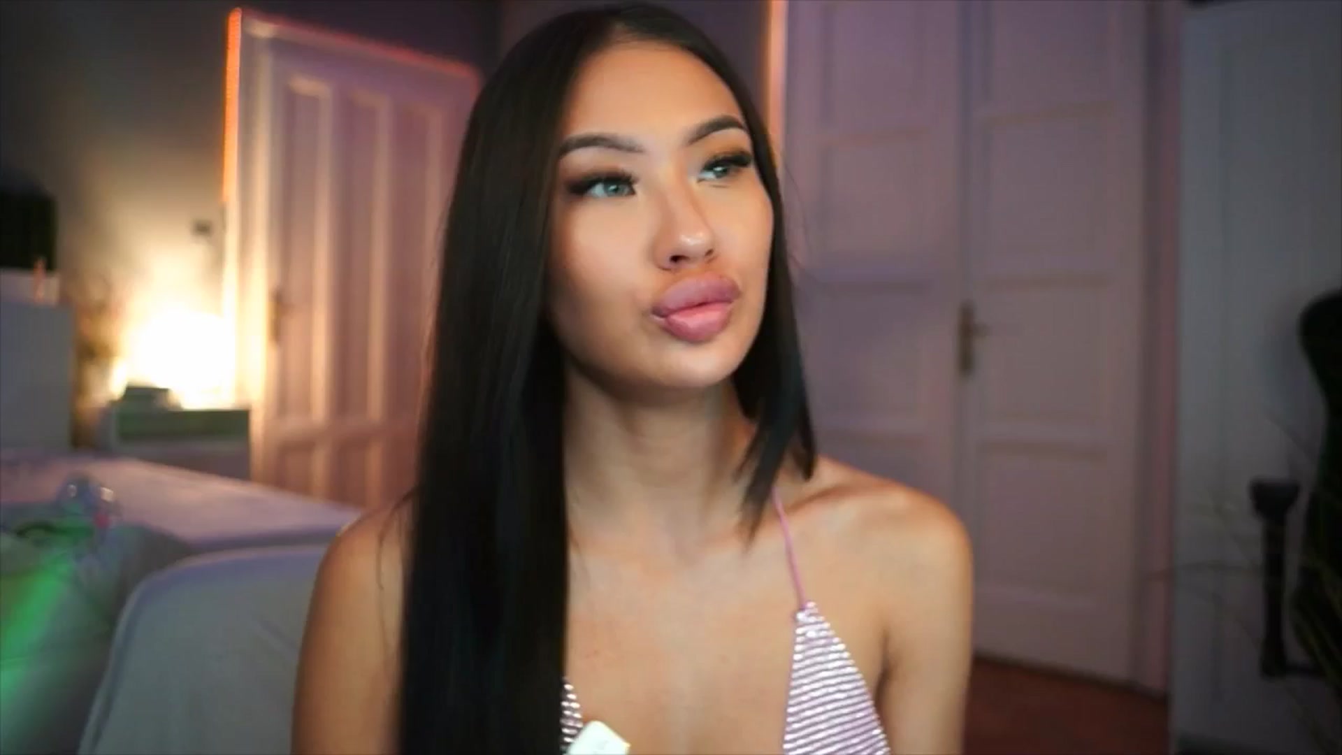 Gallery image thumbnail from MaiStream's myfreecams stream on, 12/14/2025, 24:02 image 19 of 20