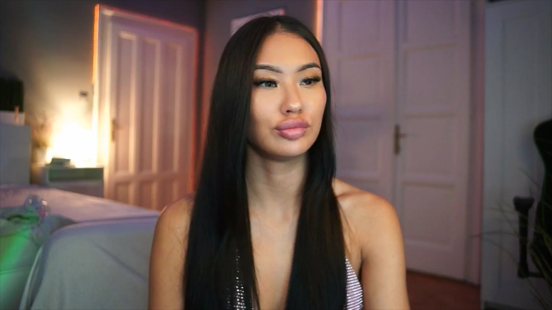Gallery image thumbnail from MaiStream's myfreecams stream on, 12/14/2025, 24:02 image 9 of 20