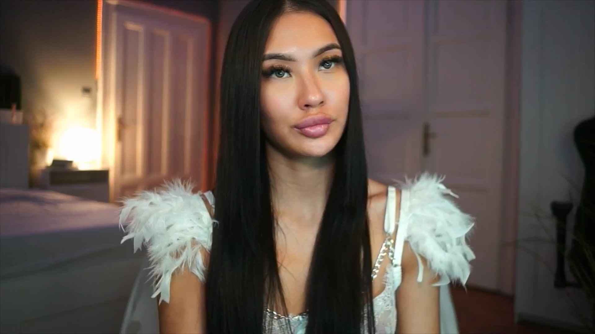 Gallery image thumbnail from MaiStream's myfreecams stream on, 12/14/2025, 22:53 image 16 of 20