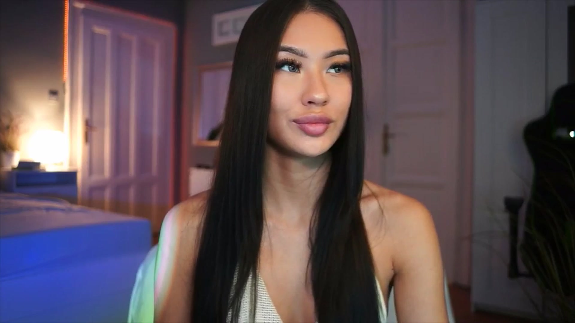 Gallery image thumbnail from MaiStream's myfreecams stream on, 12/15/2025, 19:08 image 8 of 20