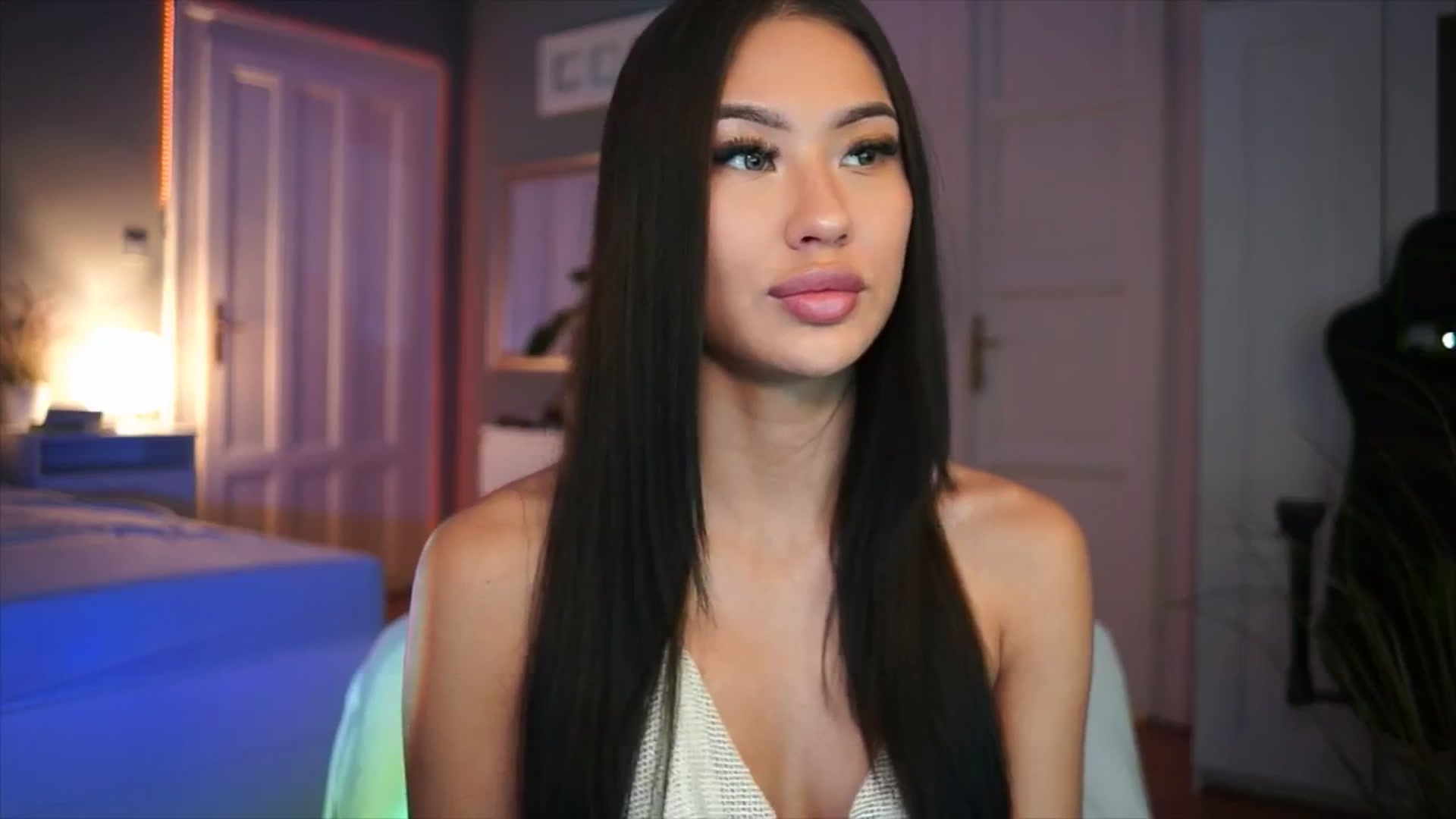 Gallery image thumbnail from MaiStream's myfreecams stream on, 12/15/2025, 19:08 image 2 of 20
