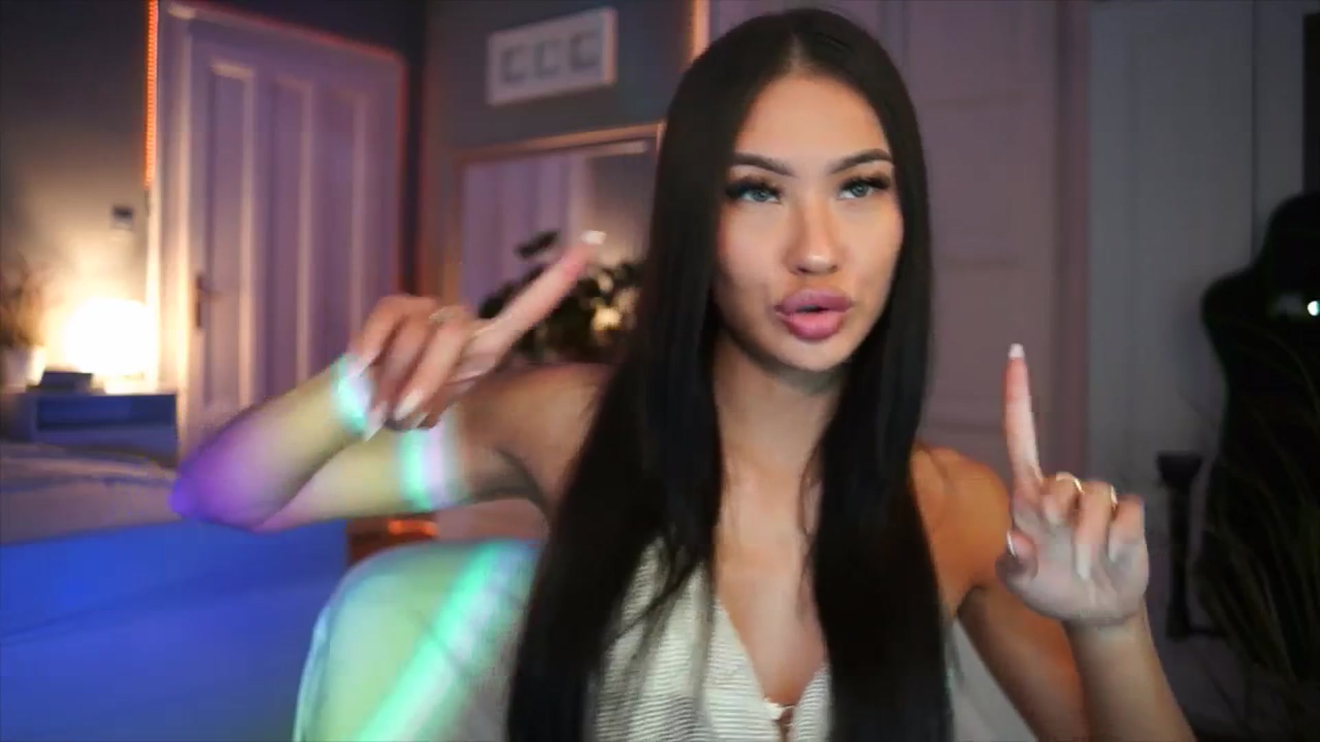 Gallery image thumbnail from MaiStream's myfreecams stream on, 12/15/2025, 19:08 image 11 of 20